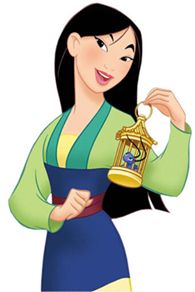 Mulan-Mulan(1998) Betimleyen:Bilge ÇAĞLAR / Boğaziçi Üniversitesi Ed 200 Dersi Öğrencisi İçinde mavi bir böcek bulunan küçük kafesi elinde tutan Mulan gülümseyerek resmedilmiş. Mulan görselde 16-17 yaşlarında. Resimde Mulan’ın üst bacaktan yukarısı resmedilmiş. Kafasını hafifçe kendi soluna çevirmiş ve sağ omzu öne doğru çıkarılmış. Üzerinde yerel kıyafetler var.İçinde sarı askısız bir elbise var. Kumaşın üzerine açık yeşil uzun kollu bir yelek giymiş.Yeleğin düğmeleri yok.Yeleğin iki ucu birleştirilmiş ve uç kısımlarında koyu yeşil şeritler var. Yeleğin üzerinde göğsün altından başlayıp kalçada biten mavi bir kumaş parçası var. Bu kumaş parçası yeleğin iki ucunu kavuşturan büyük bir kemer gibi. Beline ise kalın kırmızı bir kumaş bağlanmış. Mulan’ın saçları düz siyah ve bele kadar iniyor. Saçını sağ kulağının arkasına atmış.Alnına bir tutam kısa saç düşmüş.Yüzü oval ve çene kısmı sivri. Dişleri görünecek şekilde gülümsüyor ve dudakları ince.Dişleri beyaz. Burnu küçük ve yanakları pembe. Gözleri çekik ve koyu kahve. Kaşları yay gibi,kalın ve siyah renkte. Herhangi bir aksesuarı yok. Mulan’ın sağ eli yumruk şeklinde ve göbeğinin önünde hava duruyor. Sol eli ise havada ve elinde altın rengi bir kafes var. Kafesi parmakları  ile  göğüs hizasında tutmuş ve içinde mavi bir böcek var. Kafes de böcek de küçük. Böceğin iki uzun siyah anteni var ve antenleri kafesten dışarı taşmış.B öcek kafasını Mulan’a doğru bakacak şekilde çevirmiş ve yukarı bakıyor. Böceğin kafası yuvarlak ancak çene kısmı sivri. Gözleri iri. Gözlerini kocaman açarak Mulan’a bakıyor.