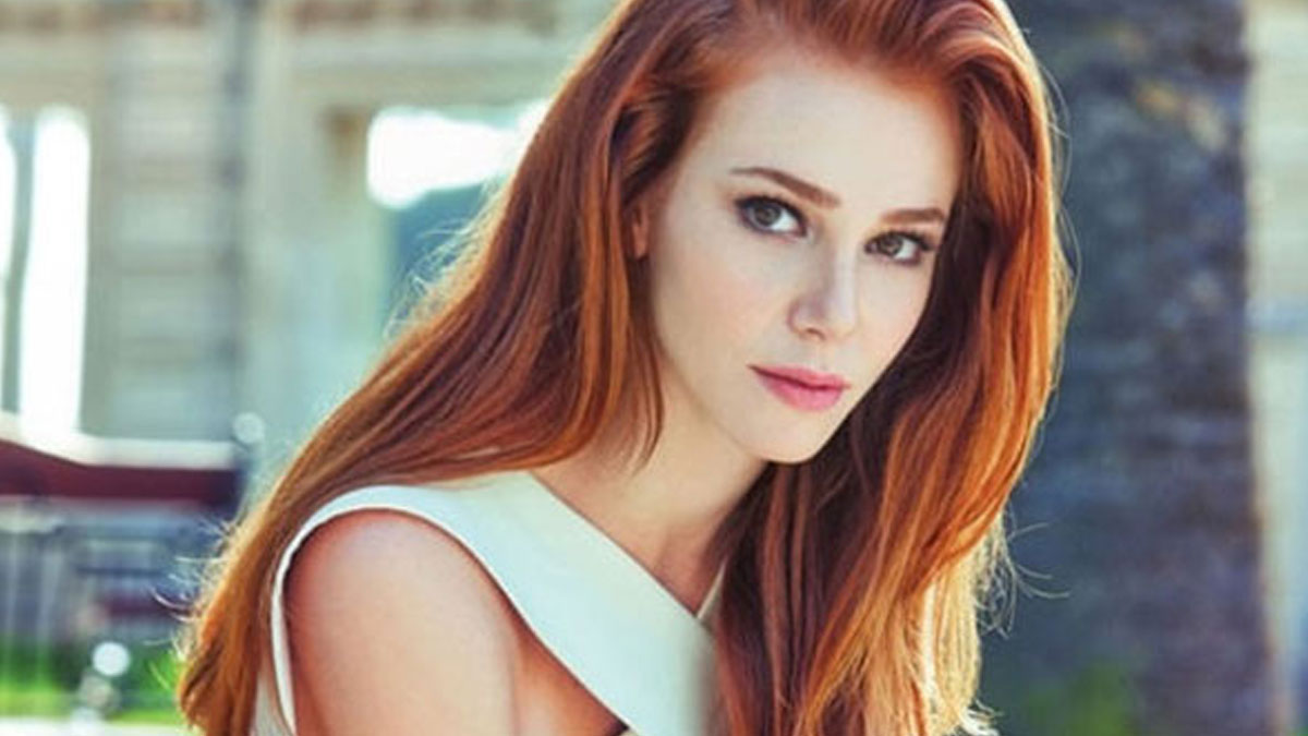 Oyuncu Elçin Sangu