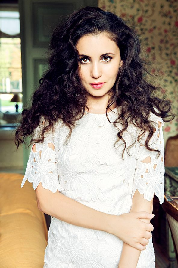 Şarkıcı Karsu Dönmez