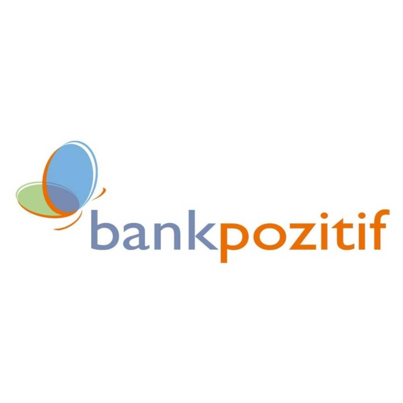 Bankpozitif logosu. Sol tarafta mavi, turuncu ve yeşil kanatları olan stilize bir kelebek figürü; sağ tarafta ise küçük harflerle, bank kısmı gri, pozitif kısmı turuncu renkte yazılmış bankpozitif ifadesi yer alıyor.