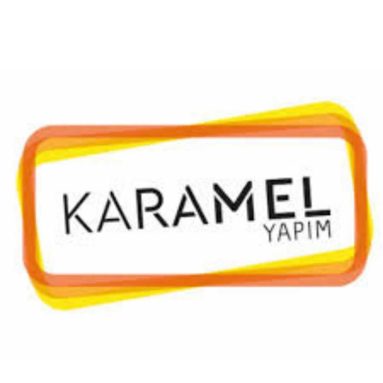 Karamel Yapım logosu. Dinamik ve katmanlı turuncu-sarı bir çerçeve içinde modern siyah harflerle Karamel Yapım yazıyor.