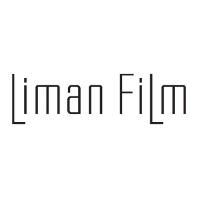 LİMAN FİLM Liman Film ibaresinin yer aldığı logo tasarımı. Harflerin köşeleri hafif yuvarlatılmış ve dikey uzantıları ön plana çıkarılmış.
