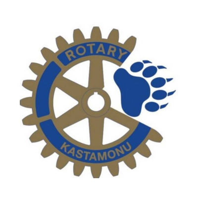 ROTARY KASTAMONU Kastamonu Rotary Kulübü logosu. Geleneksel altın sarısı dişli çark ambleminin sağ tarafına mavi renkli bir ayı pençesi izi eklenmiş.