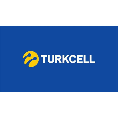 TURKCELL Mavi arka plan üzerinde sarı dairesel bir ikon; ikonun içinde yukarı bakan iki anten figürü yer alıyor ve yanında beyaz harflerle Mavi arka plan üzerinde sarı dairesel bir ikon; ikonun içinde yukarı bakan iki anten figürü yer alıyor ve yanında beyaz harflerle
