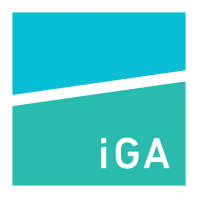 iGA İki farklı tonda turkuaz kareden oluşan arka planın sağ alt köşesinde beyaz harflerle iGA yazısı.